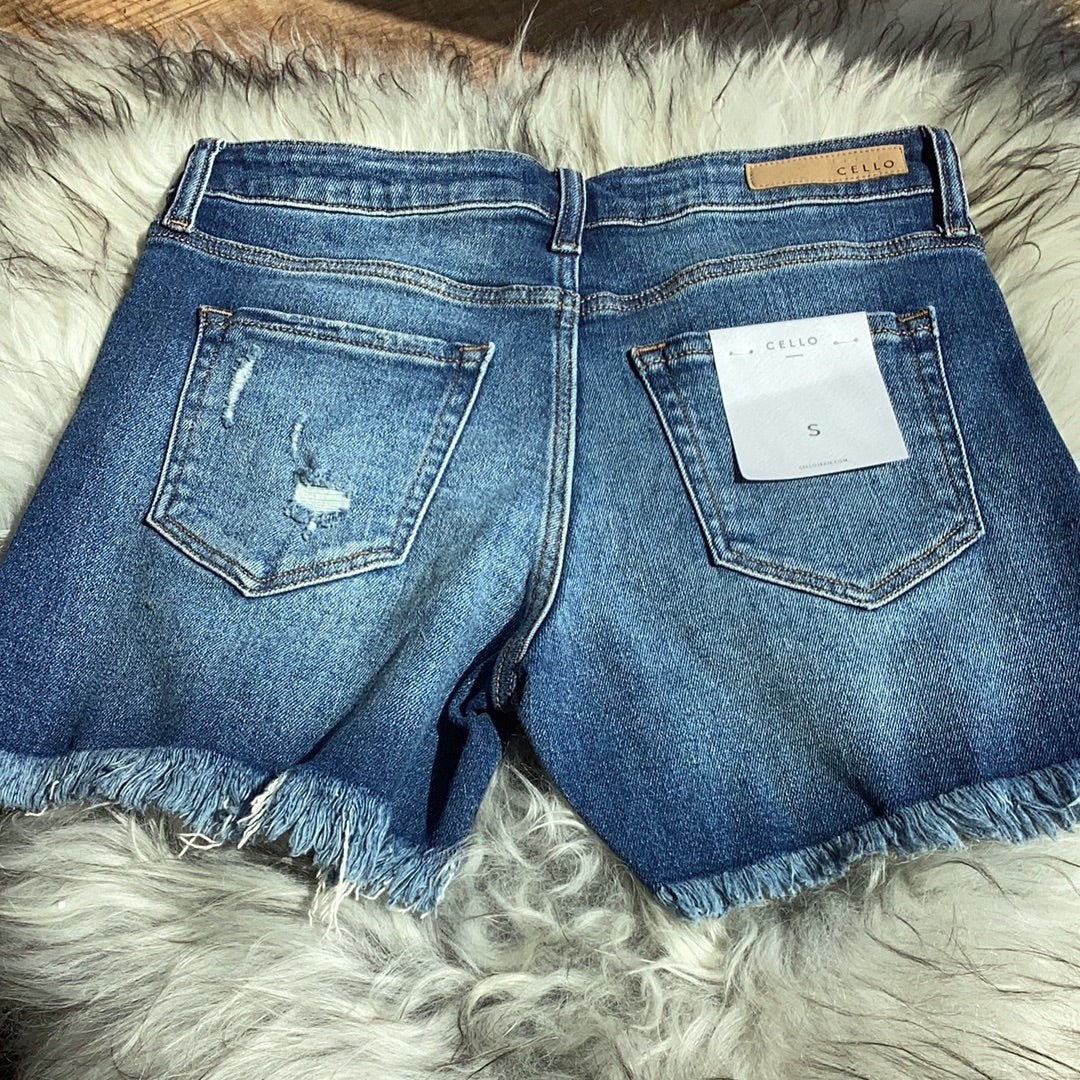 BF shorts w/ uneven fray hem