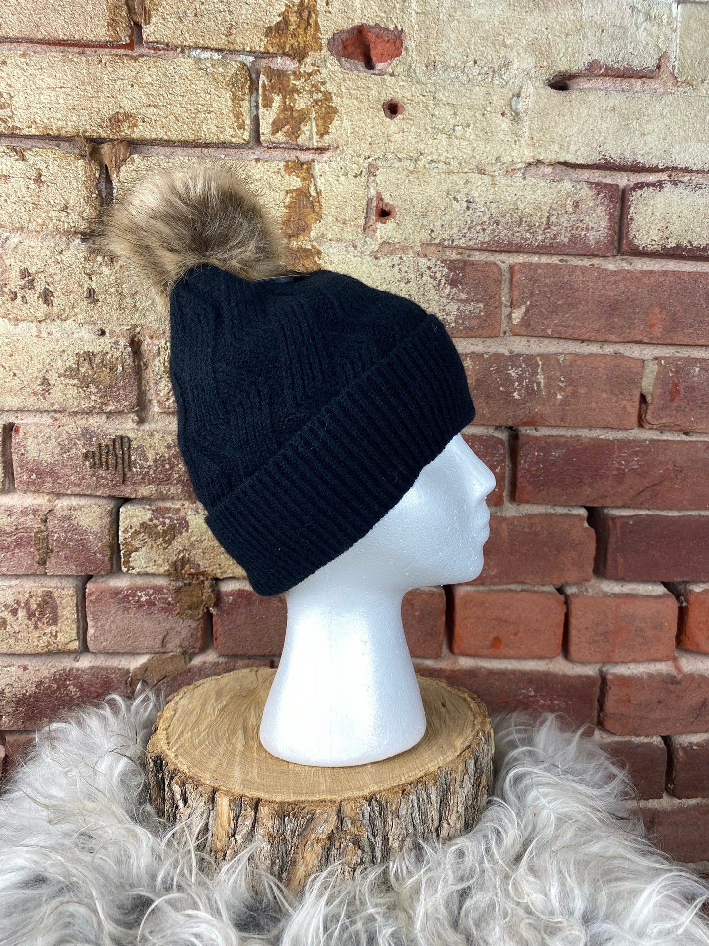 Mainstay Pom Hat