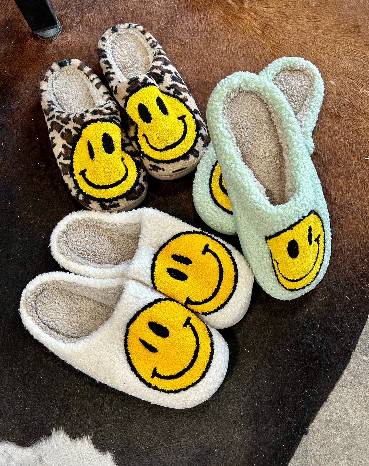 Retro Smiley Slippers - Cream
